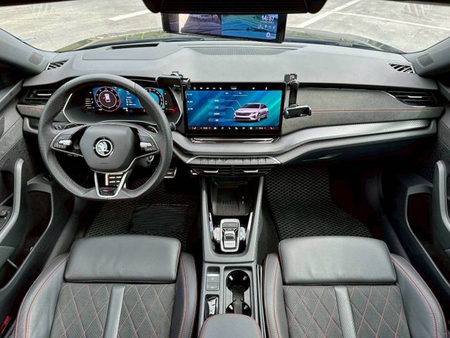 Octavia Combi RS 認證原鈑件 低里程 小改款配備再升級  第5張相片