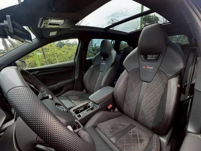 Octavia Combi RS 認證原鈑件 低里程 小改款配備再升級  第6張相片