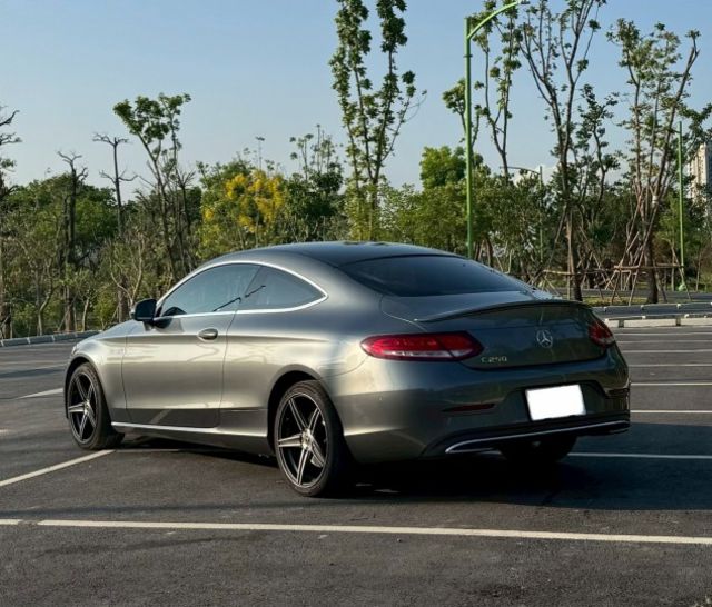 C180 Coupe入門雙門轎跑  倒車顯影 雙前電動椅  LED頭尾燈  第2張相片