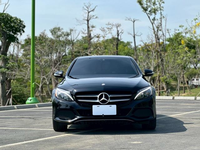 C300 原鈑 完美融合了性能與奢華  全景天窗 免鑰摸門  盲點  營造頂級座艙體驗  第3張相片