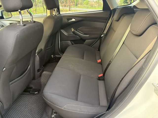 Focus 1.6 汽油時尚型 原鈑 安全的便宜代步車 小排量輕鬆保養省油  第7張相片