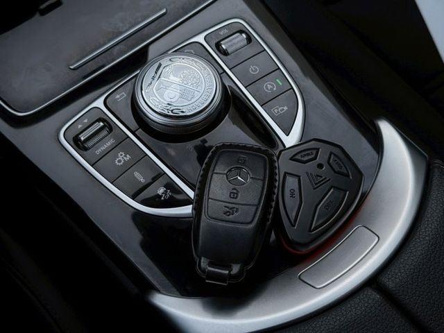 AMG C43 4MATIC  小改款外觀再進化  配備齊全改裝點綴漂亮  第15張相片