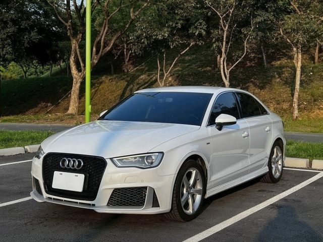 A3 SEDAN 40TFSI 原鈑件 入門豪華門檻低  S tronic 7速雙離合變速箱 小型豪華房車裡兼顧性能  第1張相片