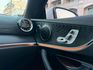 E200 coupe 流線雙門跑格 優雅中帶點運動氣息 內裝質感細膩 操控穩定順暢 兼具帥氣外型與日常舒適豪華轎跑  第13張縮圖