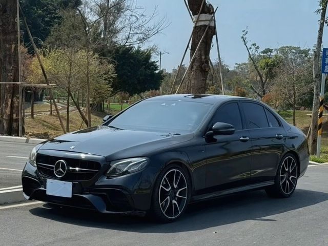 E43 原鈑 西裝暴徒代表作 400匹雙渦輪 四驅加持 豪華質感 科技配備與AMG性能一次到位 日常舒適熱血駕馭都合適  第1張相片
