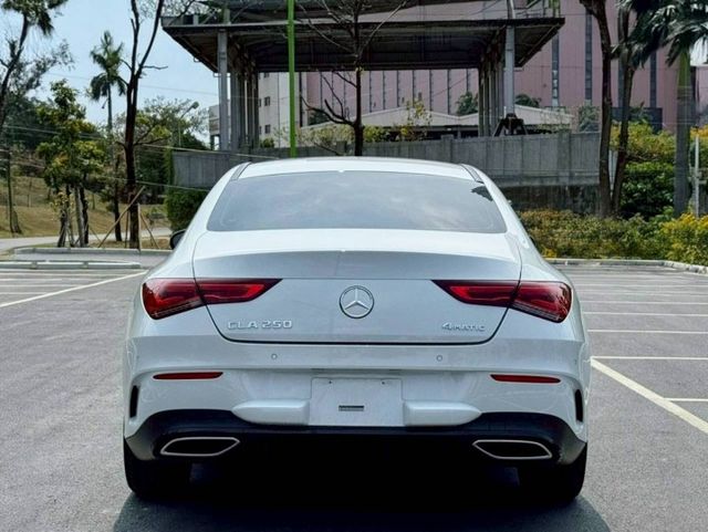 Cla250 AMG 原鈑件 跑格外型結合豪華質感 渦輪動力輕快順暢 配備豐富 日常代步與個性品味一次滿足  第4張相片