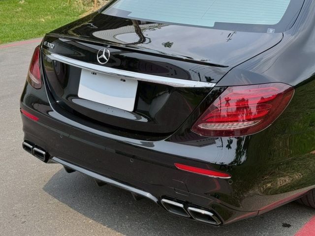 E300 AMG Line，原鈑件，P20全套智慧輔助  柏林之音，雙螢幕豪華科技，配備滿載好入手  第5張相片