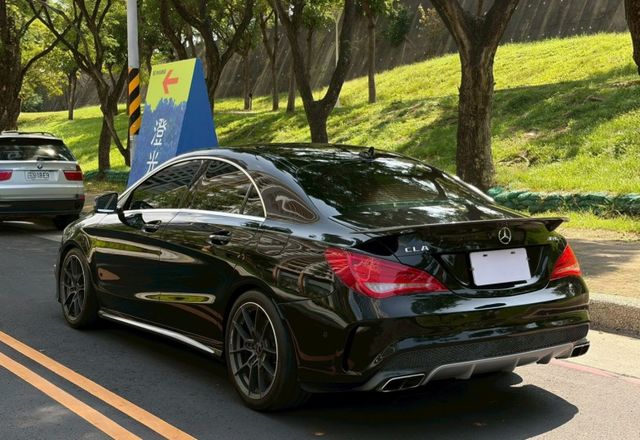Cla45 AMG套件 快控方向盤 換檔撥片 定速巡航 倒車顯影 電動天窗 雙區恆溫 雙前電動記憶座椅 天窗  第2張相片