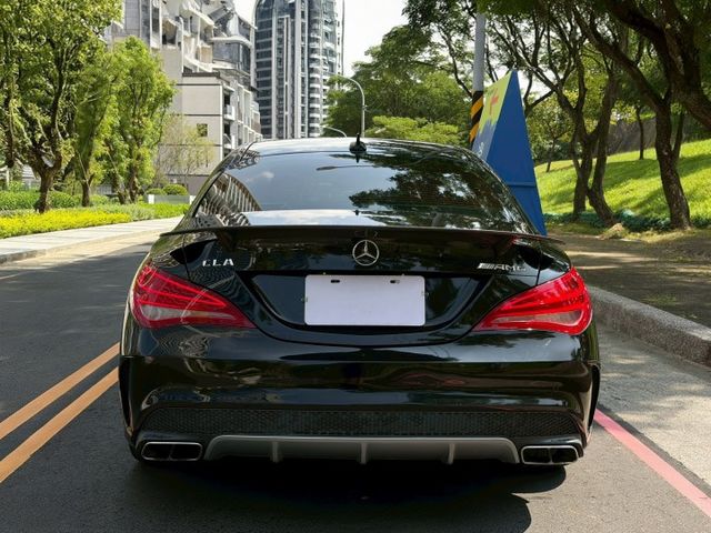 Cla45 AMG套件 快控方向盤 換檔撥片 定速巡航 倒車顯影 電動天窗 雙區恆溫 雙前電動記憶座椅 天窗  第4張相片