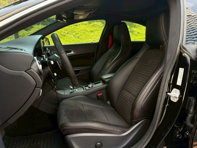 Cla45 AMG套件 快控方向盤 換檔撥片 定速巡航 倒車顯影 電動天窗 雙區恆溫 雙前電動記憶座椅 天窗  第8張相片
