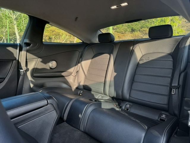 C180 Coupe入門雙門轎跑  倒車顯影 雙前電動椅  LED頭尾燈  第7張相片