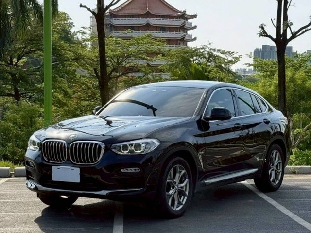 X4 20i xDrive 原鈑低里程  斜背美型跑旅定義街道美學  G02 世代 X4用最美背影征服眾人目光  第1張相片