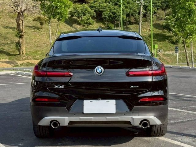X4 20i xDrive 原鈑低里程  斜背美型跑旅定義街道美學  G02 世代 X4用最美背影征服眾人目光  第4張相片