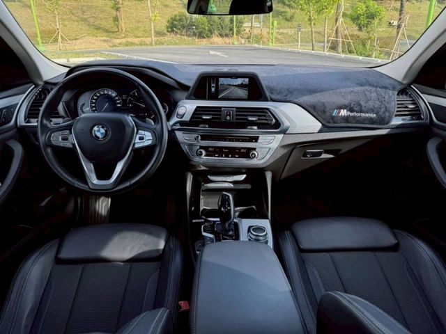 X4 20i xDrive 原鈑低里程  斜背美型跑旅定義街道美學  G02 世代 X4用最美背影征服眾人目光  第6張相片