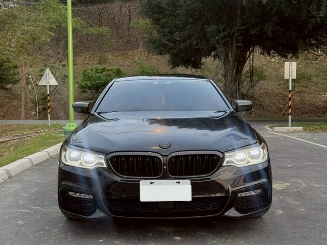 530i Msport 原鈑件 5AT 天窗 360環景 抬顯 L7音響 電吸門 電尾門  第3張相片