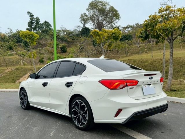 Focus STline Lommel 原鈑件 運動外型帥氣有型 配備質感兼具 操控靈活 底盤穩定 兼顧熱血與實用  第2張相片