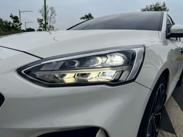 Focus STline Lommel 原鈑件 運動外型帥氣有型 配備質感兼具 操控靈活 底盤穩定 兼顧熱血與實用  第5張相片