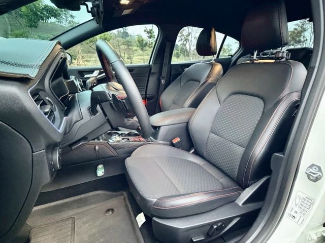 Focus STline Lommel 原鈑件 運動外型帥氣有型 配備質感兼具 操控靈活 底盤穩定 兼顧熱血與實用  第9張相片