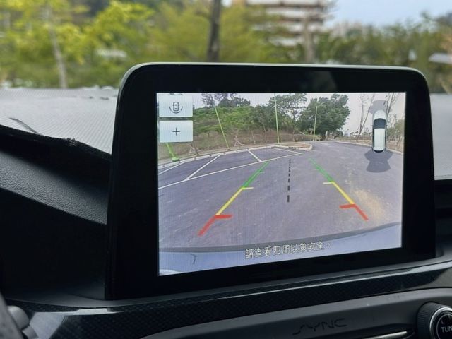 Focus STline 原鈑 外型動感帥氣 配有運動化 操控俐落 兼具駕馭樂趣與日常實用性 年輕感十足的熱門選擇  第10張相片