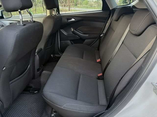 Focus 1.6 汽油時尚型 原鈑 安全的便宜代步車 小排量輕鬆保養省油  第7張相片