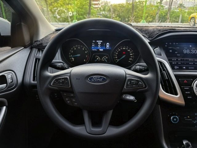 Focus 1.6 汽油時尚型 原鈑 安全的便宜代步車 小排量輕鬆保養省油  第8張相片