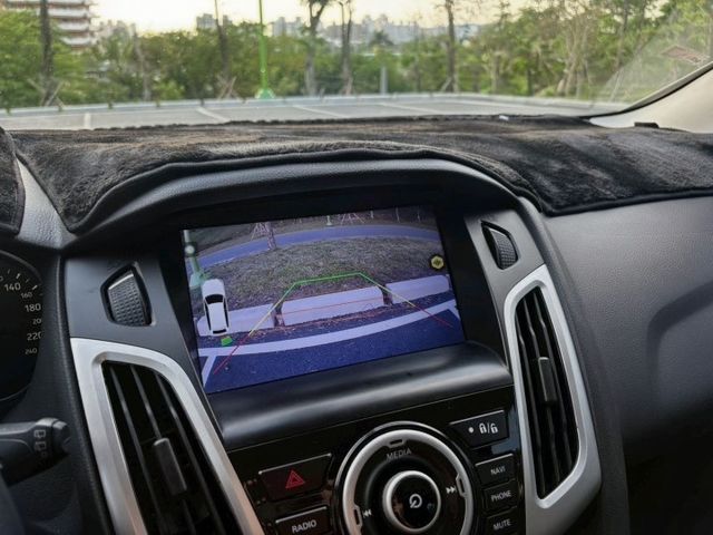 Focus 1.6 汽油時尚型 原鈑 安全的便宜代步車 小排量輕鬆保養省油  第11張相片