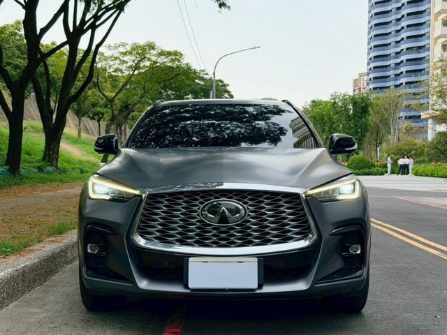 QX55 旗艦 搭載2.0L VC-Turbo引擎 融合轎跑線條與豪華質感 外型動感 內裝精緻 兼具性能與時尚品味  第3張相片