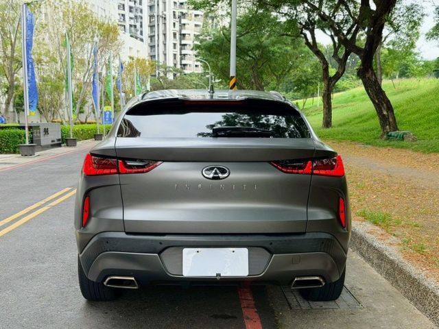 QX55 旗艦 搭載2.0L VC-Turbo引擎 融合轎跑線條與豪華質感 外型動感 內裝精緻 兼具性能與時尚品味  第4張相片