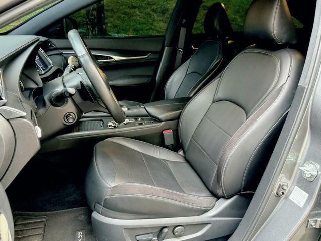 QX55 旗艦 搭載2.0L VC-Turbo引擎 融合轎跑線條與豪華質感 外型動感 內裝精緻 兼具性能與時尚品味  第6張相片