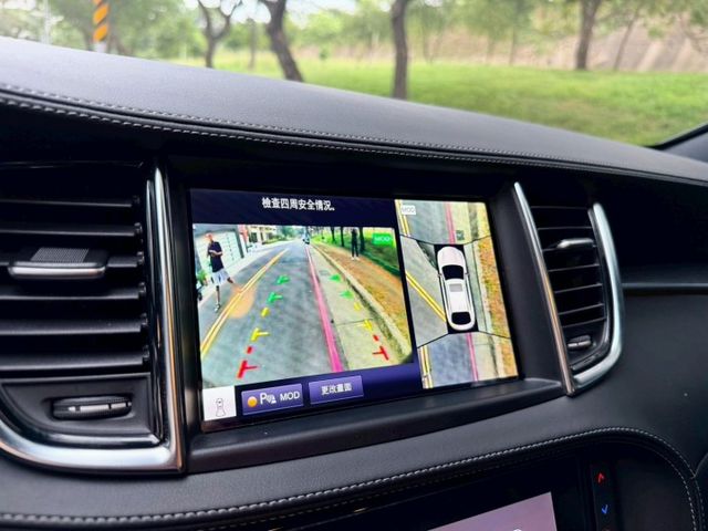 QX55 旗艦 搭載2.0L VC-Turbo引擎 融合轎跑線條與豪華質感 外型動感 內裝精緻 兼具性能與時尚品味  第13張相片