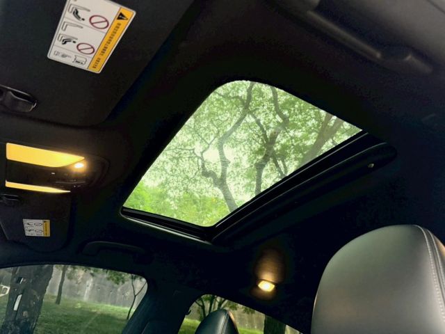 QX55 旗艦 搭載2.0L VC-Turbo引擎 融合轎跑線條與豪華質感 外型動感 內裝精緻 兼具性能與時尚品味  第17張相片