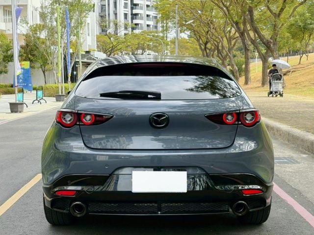 Mazda 3 5D 20S Signature 原鈑件 動力順暢省油兼顧操控 魂動設計線條俐落質感佳 配備安全齊全  第4張相片