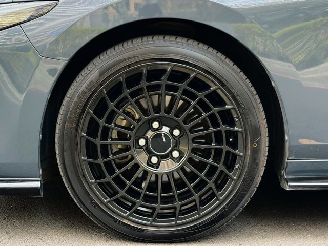 Mazda 3 5D 20S Signature 原鈑件 動力順暢省油兼顧操控 魂動設計線條俐落質感佳 配備安全齊全  第5張相片