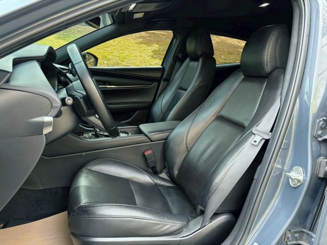 Mazda 3 5D 20S Signature 原鈑件 動力順暢省油兼顧操控 魂動設計線條俐落質感佳 配備安全齊全  第7張相片