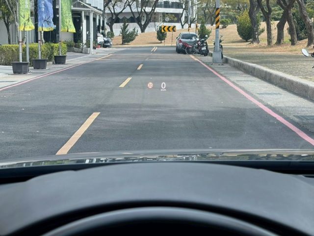 Mazda 3 5D 20S Signature 原鈑件 動力順暢省油兼顧操控 魂動設計線條俐落質感佳 配備安全齊全  第10張相片