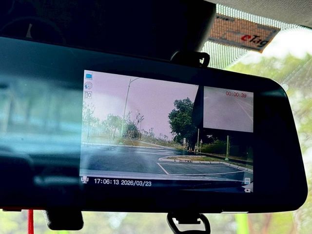 Cx3 頂級型 原鈑件 外型俐落 車身靈活 內裝質感細膩 操控輕快順手 兼顧都會代步與休旅實用性  第12張相片