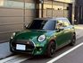 Mini Hatch Cooper 經典的小型掀背造型 搭配鮮明英倫風格與現代化設計 都市與偶爾的郊外路段享受駕駛樂趣