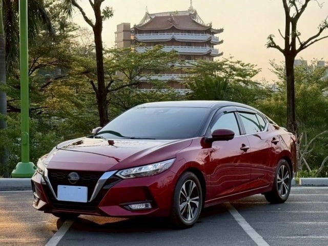 Sentra 尊爵版  原鈑件 安全配備齊全  內裝舒適有質感  油耗省好養車  外型年輕時尚  適合首購與家庭使用  第1張相片