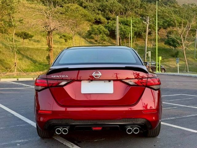 Sentra 尊爵版  原鈑件 安全配備齊全  內裝舒適有質感  油耗省好養車  外型年輕時尚  適合首購與家庭使用  第4張相片