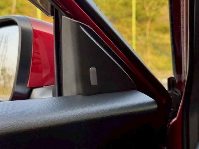 Sentra 尊爵版  原鈑件 安全配備齊全  內裝舒適有質感  油耗省好養車  外型年輕時尚  適合首購與家庭使用  第12張相片