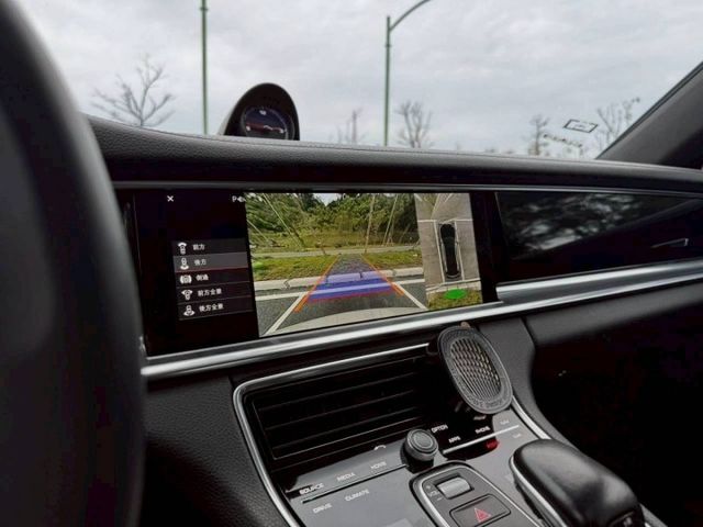 Panamera 車況氣氛佳  配21吋鋁圈 LED頭燈 跑車計時 升降尾翼 PASM氣壓懸吊 免鑰與環景盲點  第19張相片