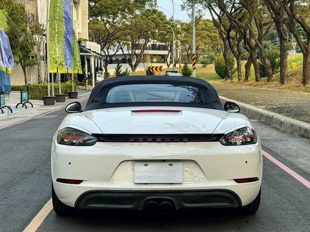 981 Boxster 原鈑 中置引擎後區 換檔俐落 轉向精準 開蓬享受人生 日常使用與山路操駕皆適宜 性能與浪漫的結合  第4張相片