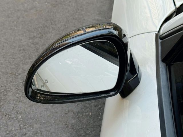 981 Boxster 原鈑 中置引擎後區 換檔俐落 轉向精準 開蓬享受人生 日常使用與山路操駕皆適宜 性能與浪漫的結合  第5張相片