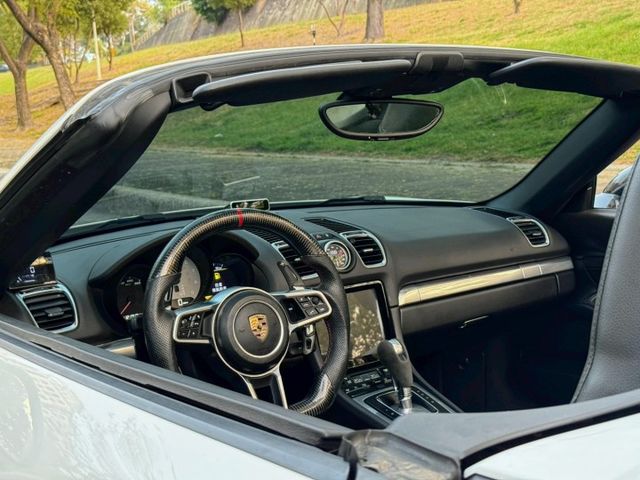 981 Boxster 原鈑 中置引擎後區 換檔俐落 轉向精準 開蓬享受人生 日常使用與山路操駕皆適宜 性能與浪漫的結合  第7張相片