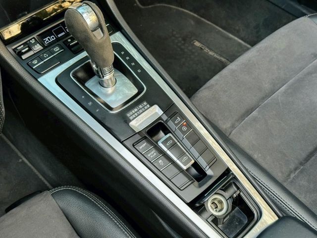 981 Boxster 原鈑 中置引擎後區 換檔俐落 轉向精準 開蓬享受人生 日常使用與山路操駕皆適宜 性能與浪漫的結合  第10張相片