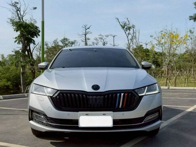 Octavia 1.5輕油電  原鈑件  安全配備齊全  安全省油科技舒適首選優質車  第3張相片