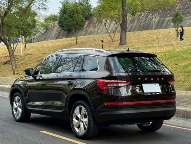 Kodiaq 4x4 原鈑 歐系休旅 空間寬敞實用 操控穩健省油 配備完整安全輔助 是家庭出遊 通勤與長途旅行的好選擇  第2張相片