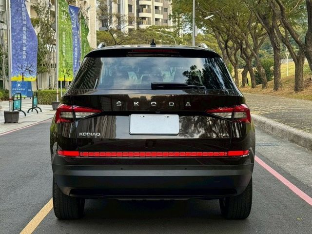 Kodiaq 4x4 原鈑 歐系休旅 空間寬敞實用 操控穩健省油 配備完整安全輔助 是家庭出遊 通勤與長途旅行的好選擇  第4張相片