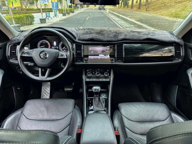 Kodiaq 4x4 原鈑 歐系休旅 空間寬敞實用 操控穩健省油 配備完整安全輔助 是家庭出遊 通勤與長途旅行的好選擇  第7張相片