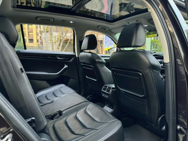 Kodiaq 4x4 原鈑 歐系休旅 空間寬敞實用 操控穩健省油 配備完整安全輔助 是家庭出遊 通勤與長途旅行的好選擇  第9張相片